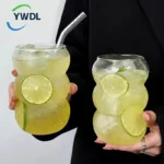 كوب زجاجي شفاف